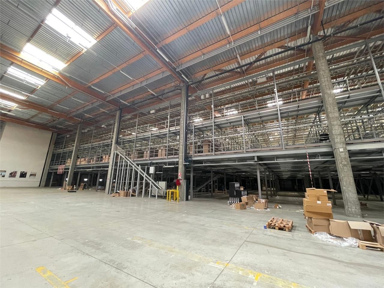 Entrepôt de 13096m²