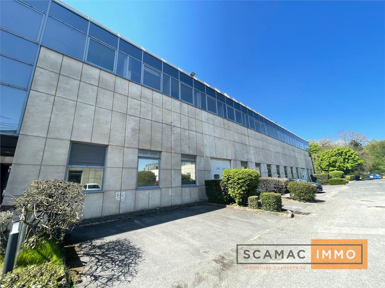 Locaux mixtes de 1286m²