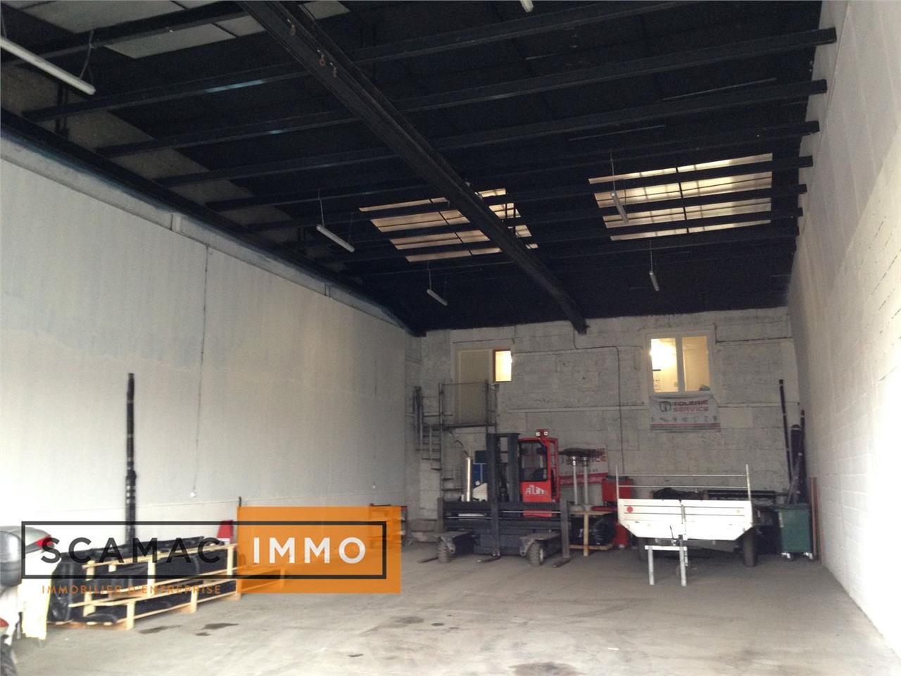 Location Entrepôt 100 m² non divisibles