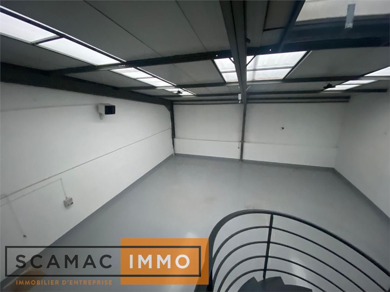 Local d'activités de 210m²
