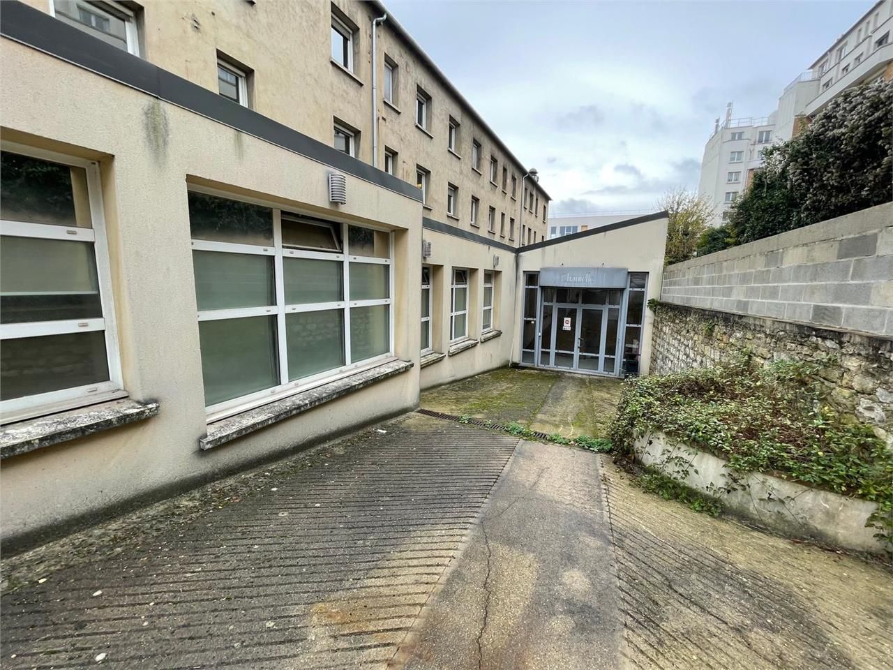 Location Local d'activités 651 m² non divisibles