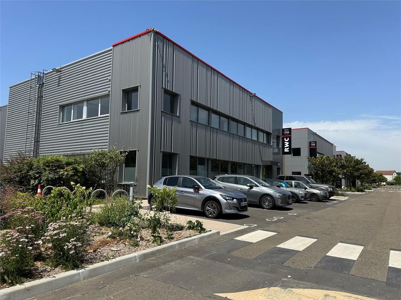 Location Local d'activités 902 m² non divisibles