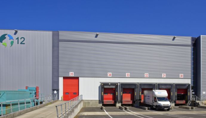 Location Entrepôt 11495 m² non divisibles