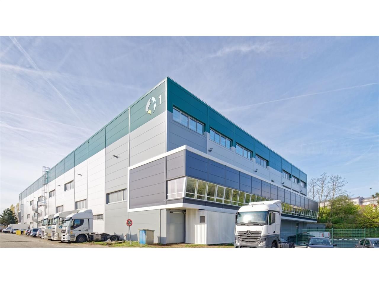 Entrepôt de 12492m²