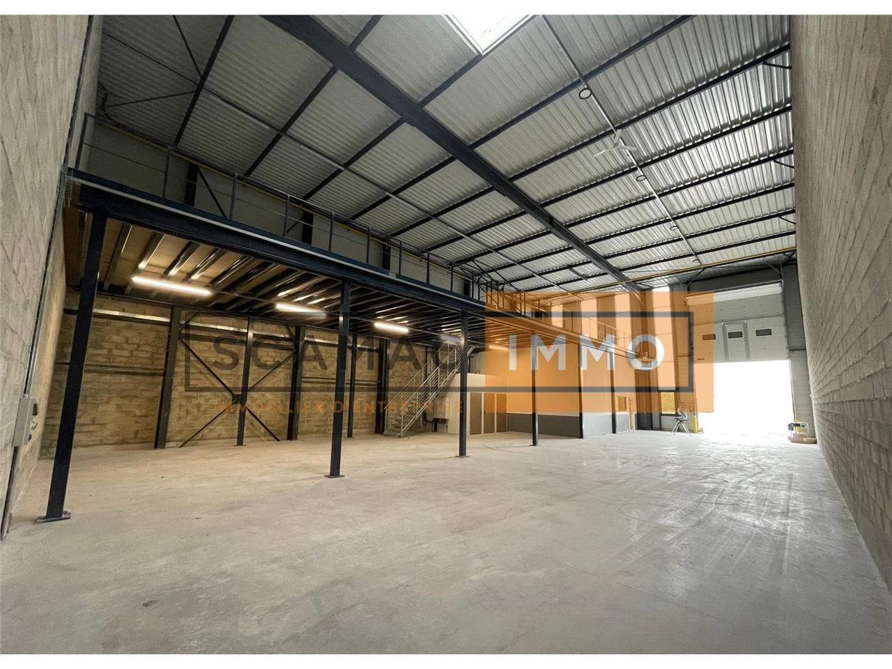 Local d'activités de 601m²