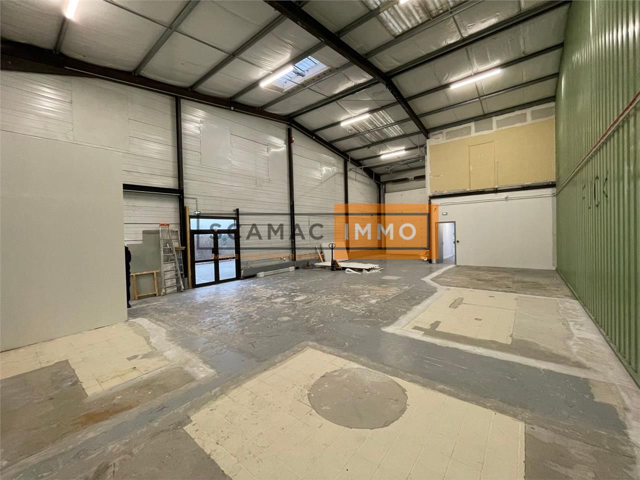 Local d'activités de 180m²