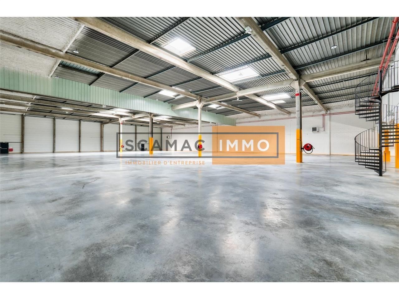 Location Entrepôt 2750 m² non divisibles