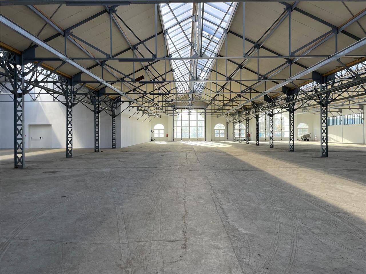 Entrepôt de 2053m²