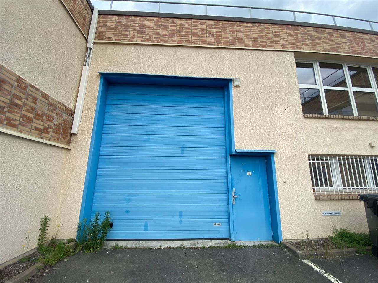 Entrepôt de 1799m²