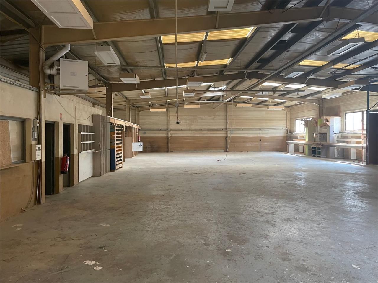 Location Entrepôt 916 m² non divisibles
