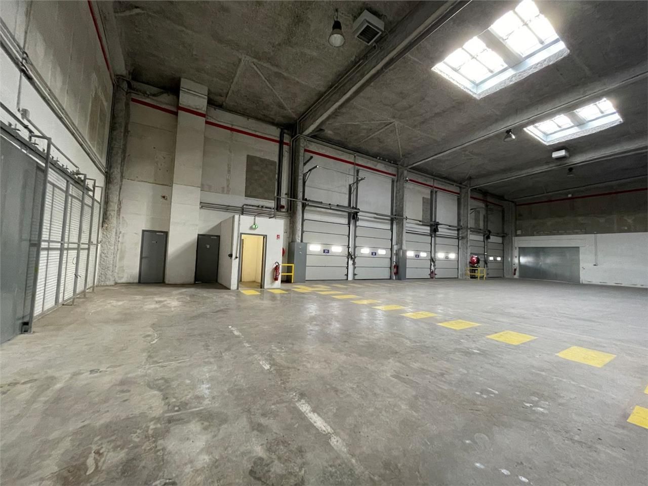 Location Local d'activités 2052 m² non divisibles