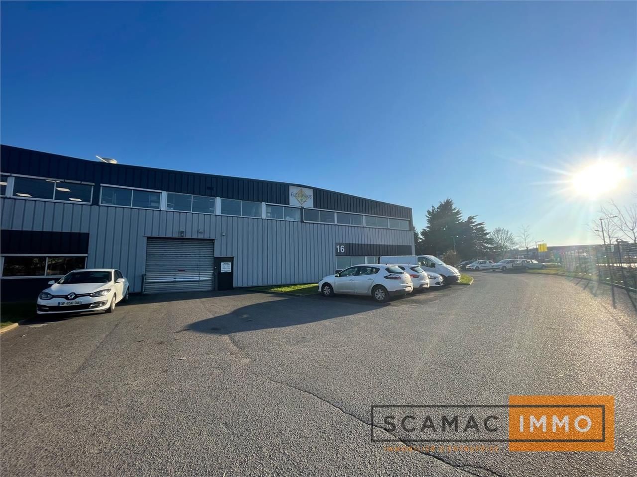 Local d'activités de 887m²