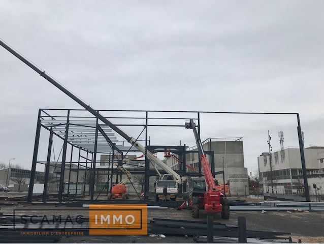 Local d'activités de 2500m²