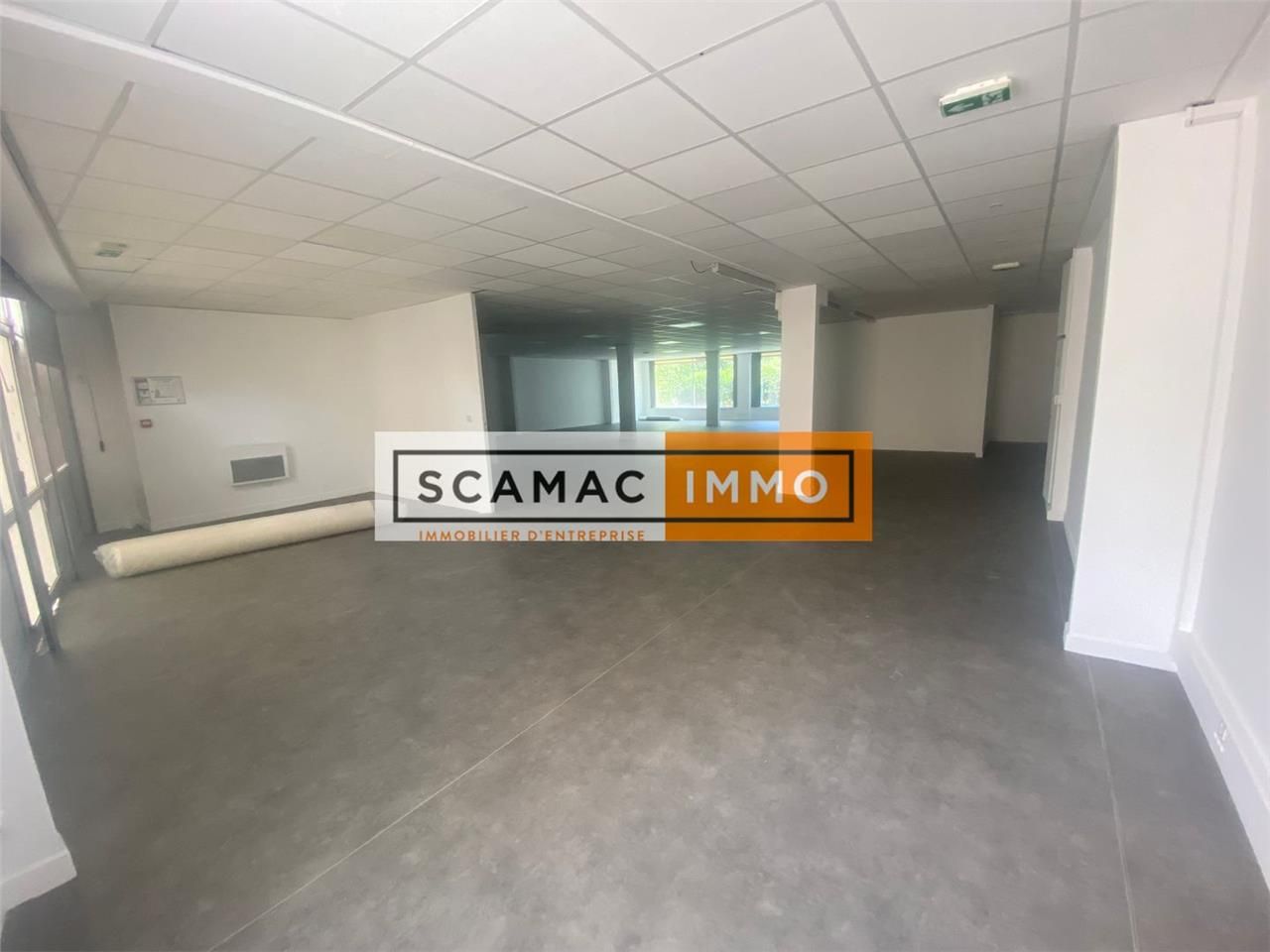 Location Local d'activités 261 m² non divisibles