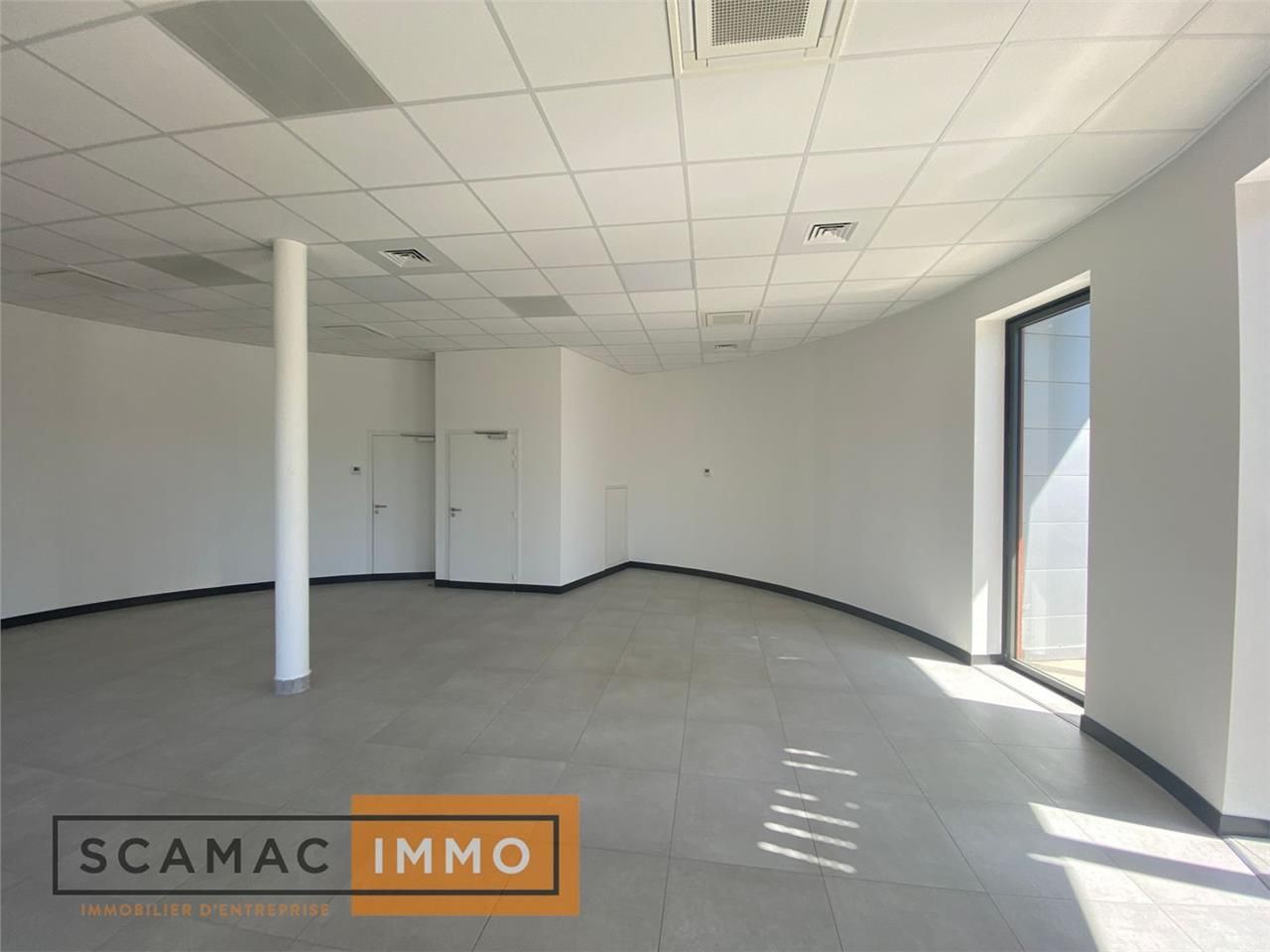 Local d'activités de 1030m²