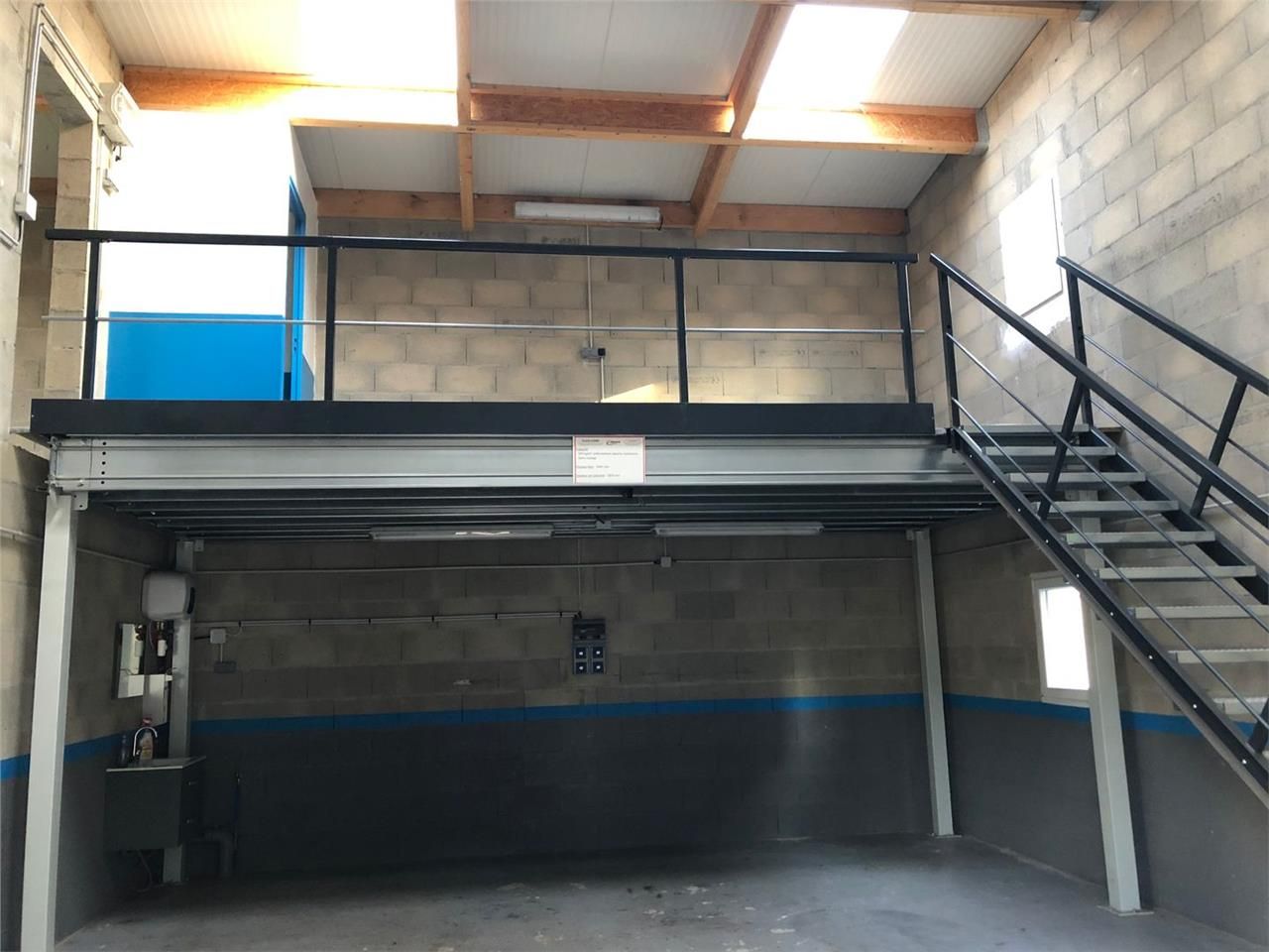 Location Local d'activités 174 m² non divisibles