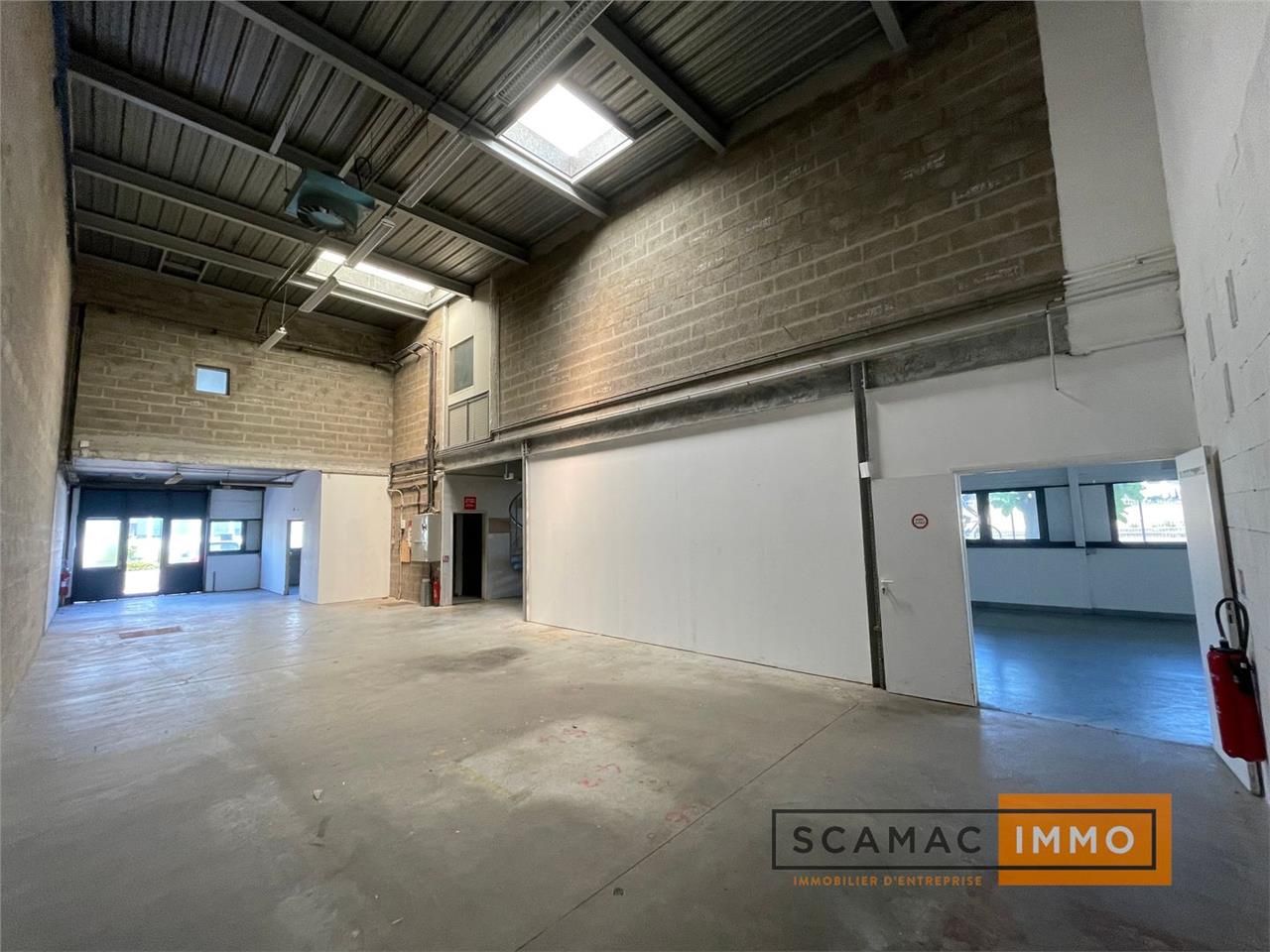 Location Entrepôt 671 m² non divisibles