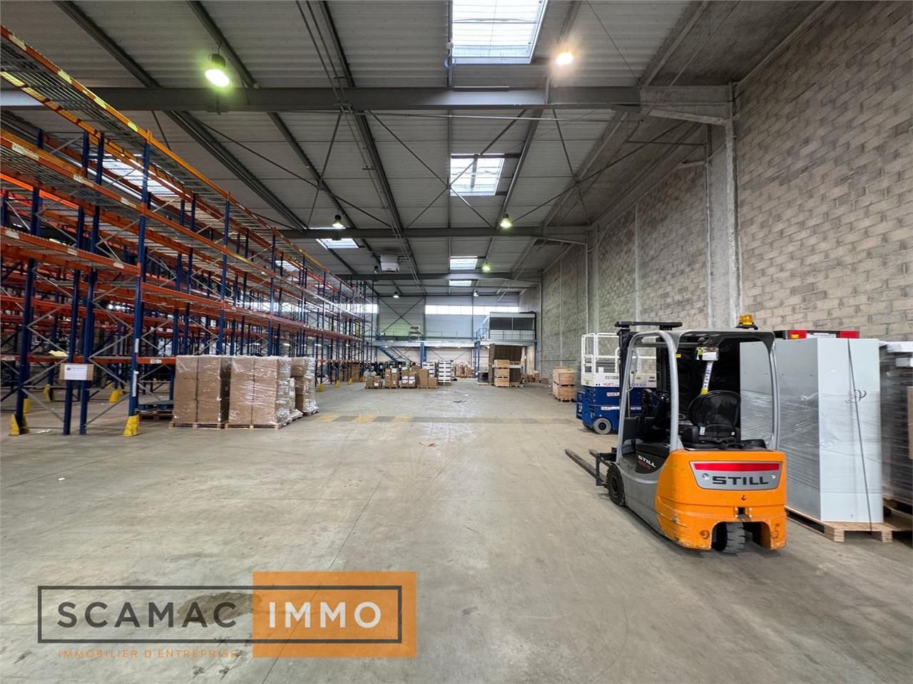 Location Entrepôt 5479 m² non divisibles