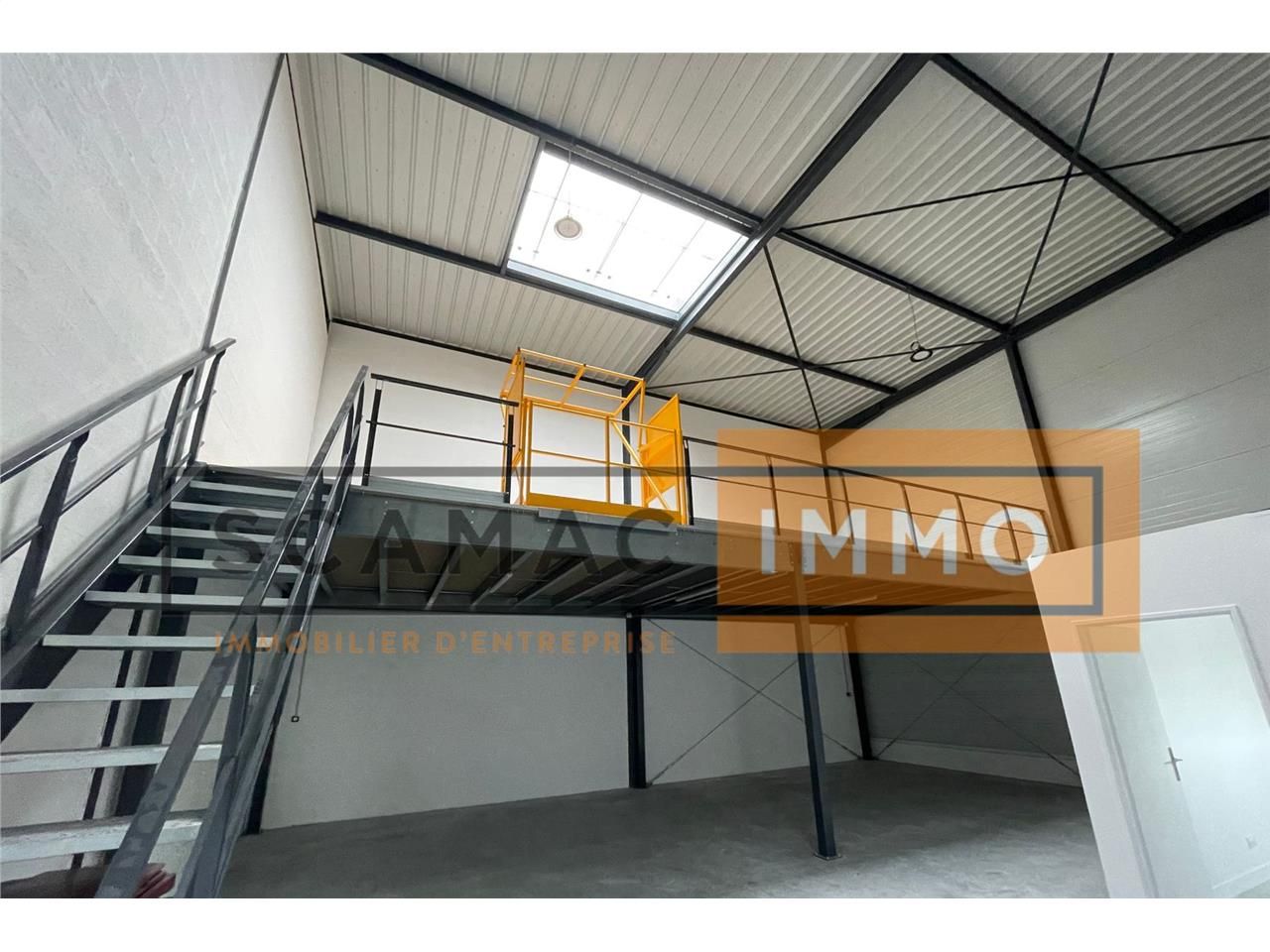 Location Local d'activités 166 m² non divisibles