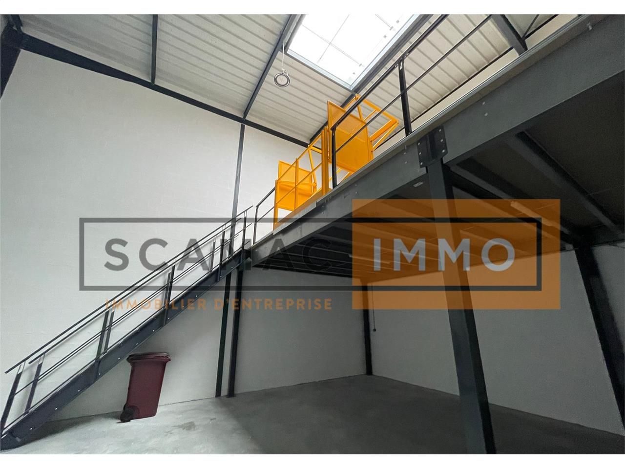 Local d'activités de 166m²