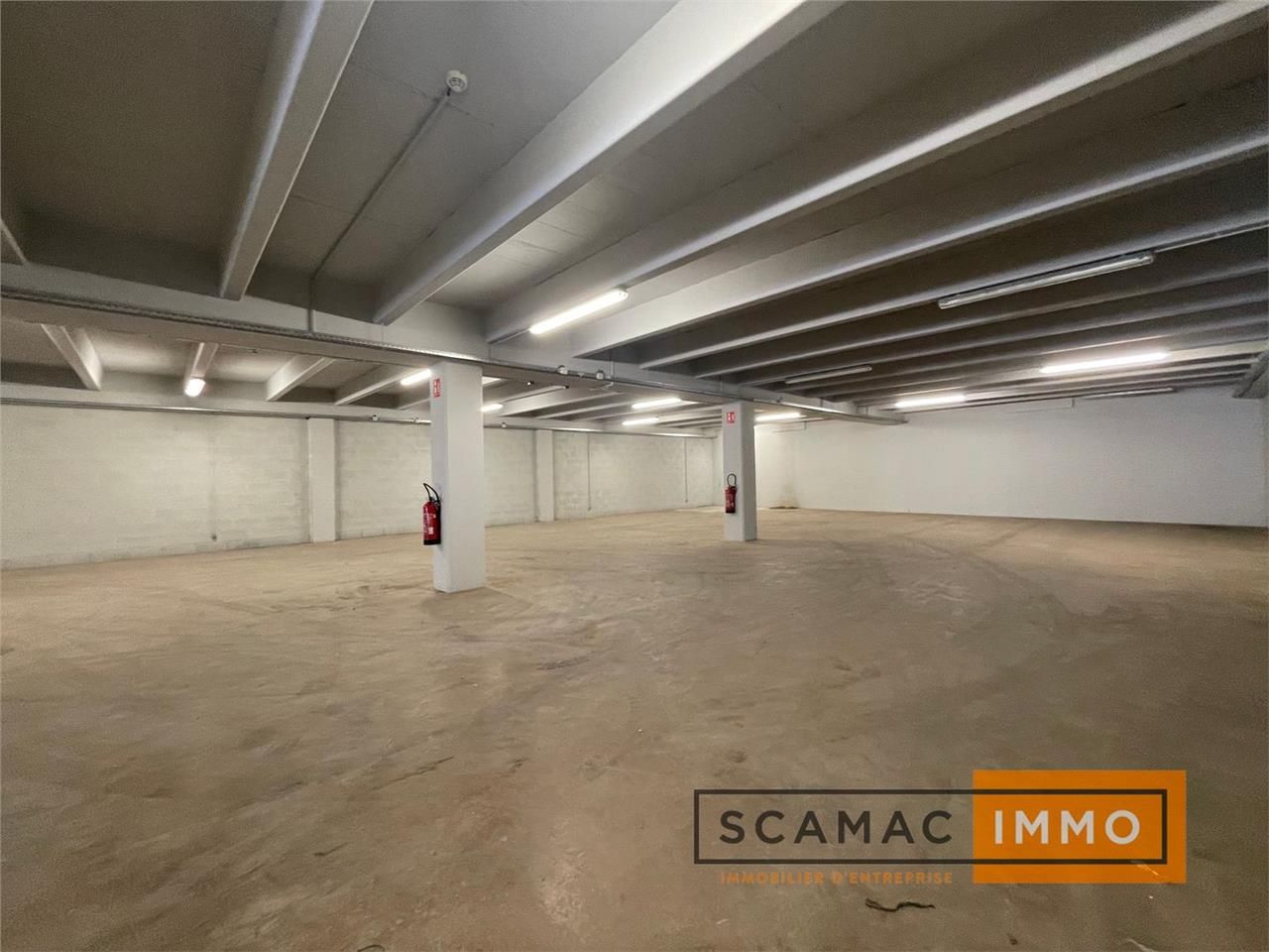 Location Entrepôt 670 m² non divisibles