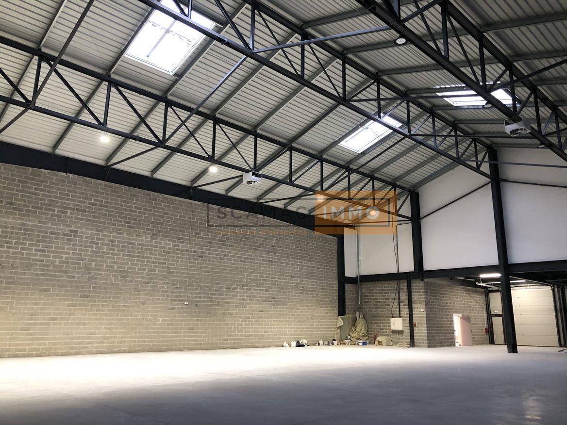 Local d'activités de 1981m²