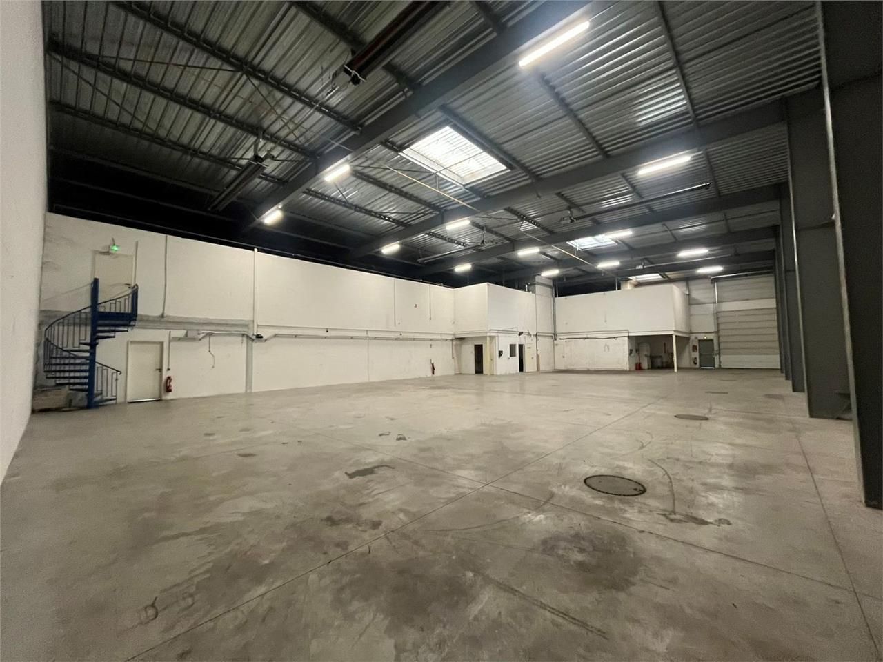 Location Local d'activités 1188 m² non divisibles
