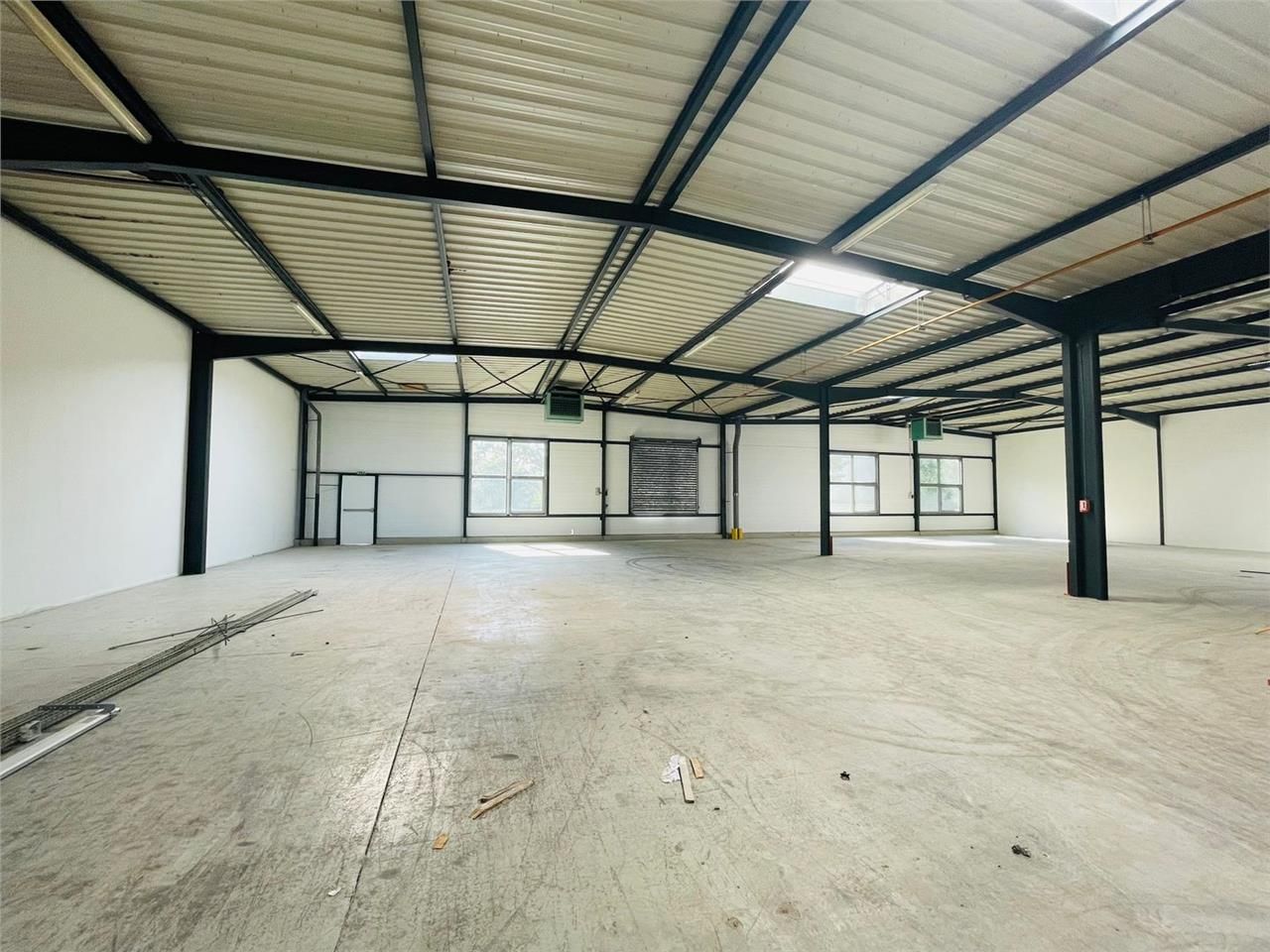 Location Entrepôt 892 m² non divisibles