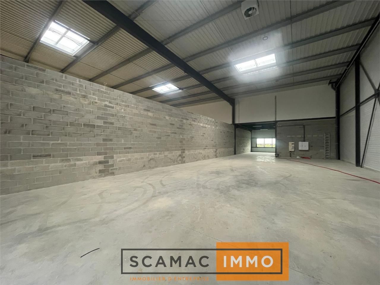 Local d'activités de 1278m²