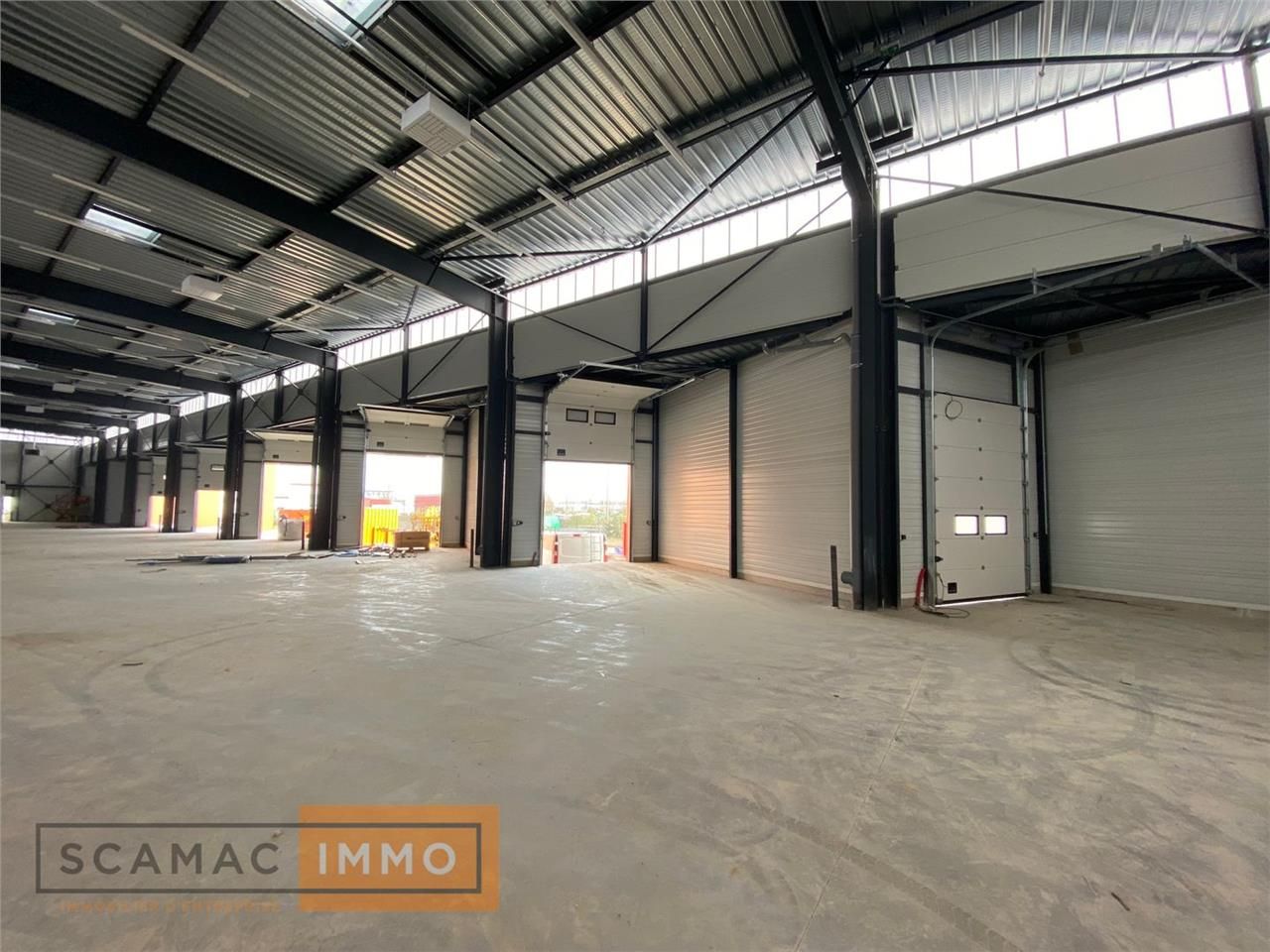 Local d'activités de 1960m²