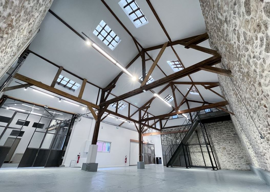 Location Entrepôt 1368 m² non divisibles