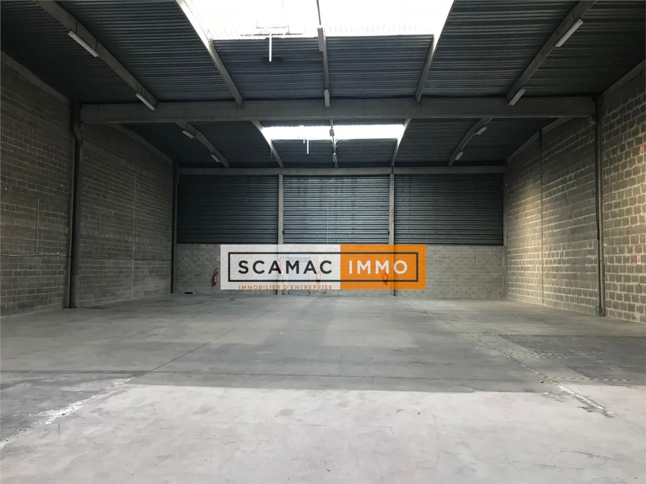 Location Entrepôt 896 m² non divisibles