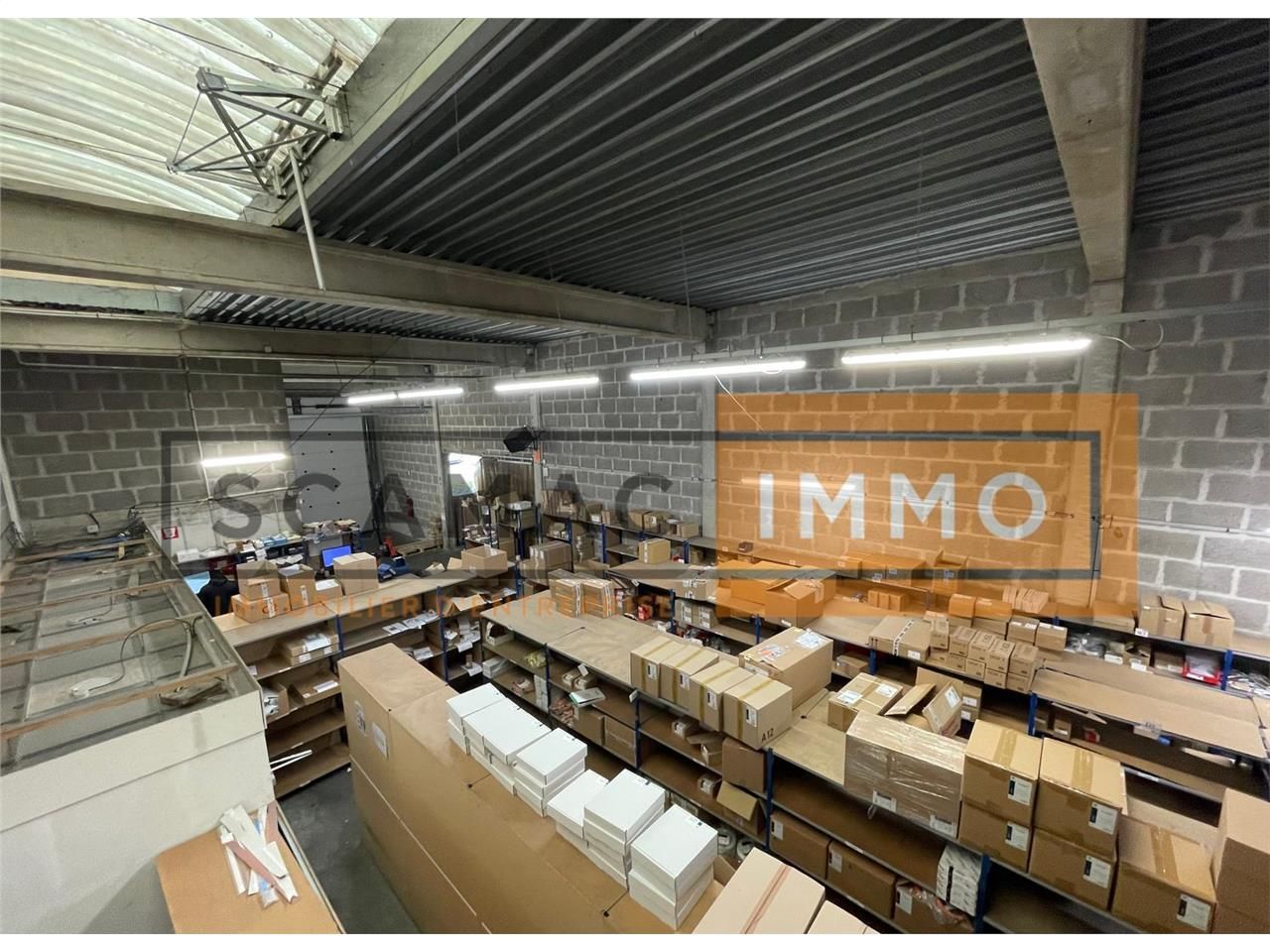 Local d'activités de 1160m²