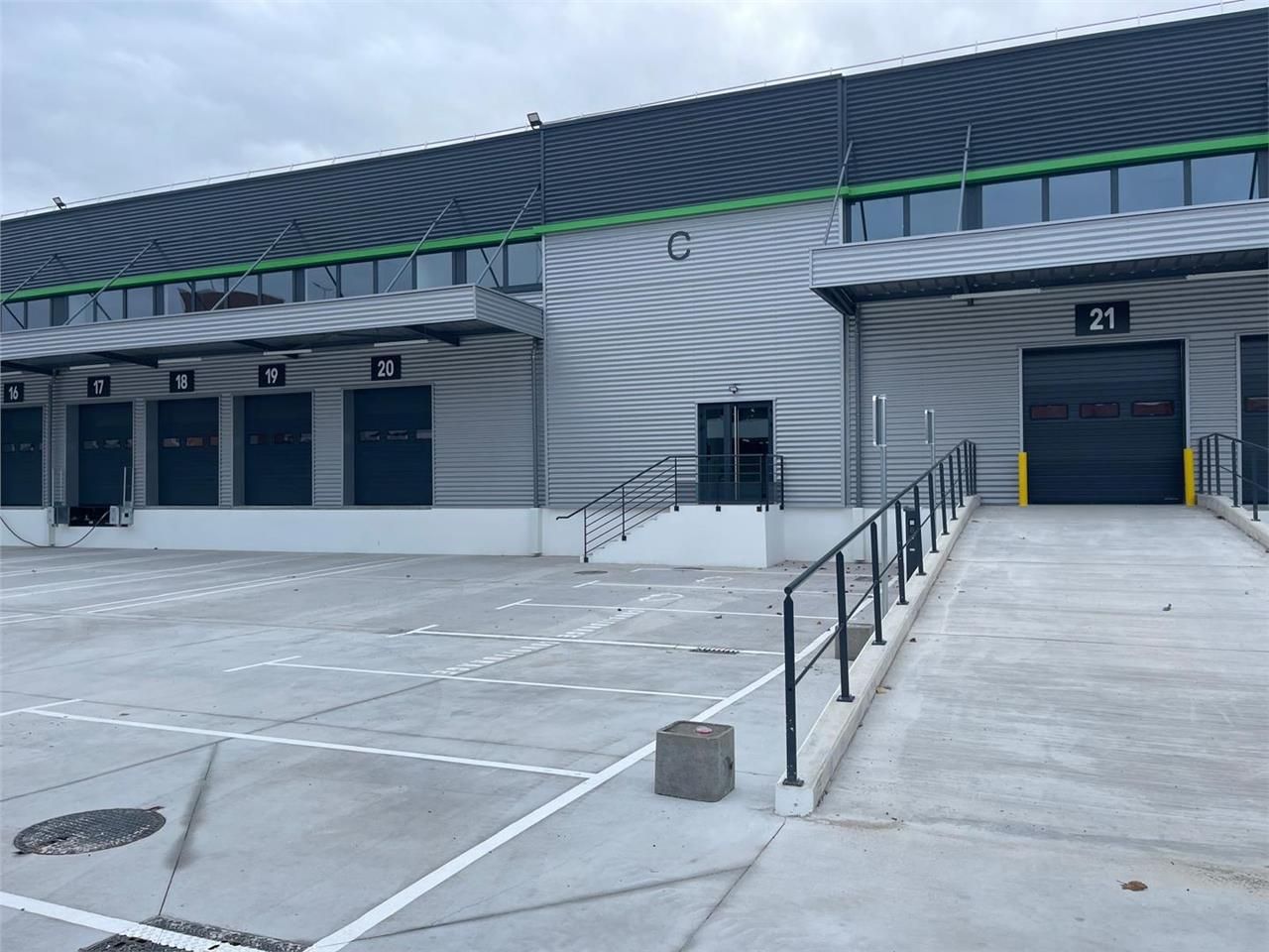 Entrepôt de 7648m²