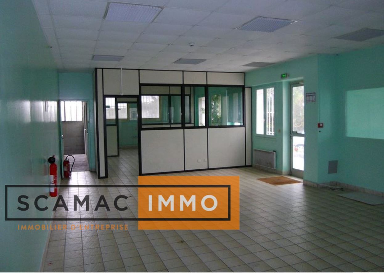 Local d'activités de 1385m²