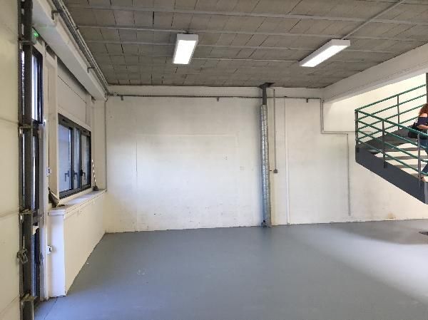 Location Local d'activités 277 m² non divisibles