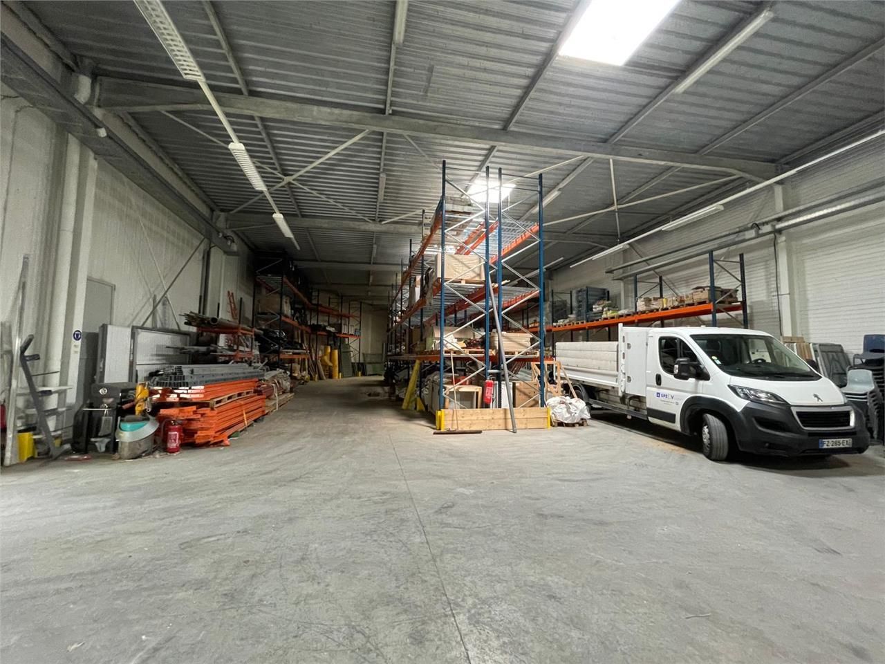 Local d'activités de 2930m²