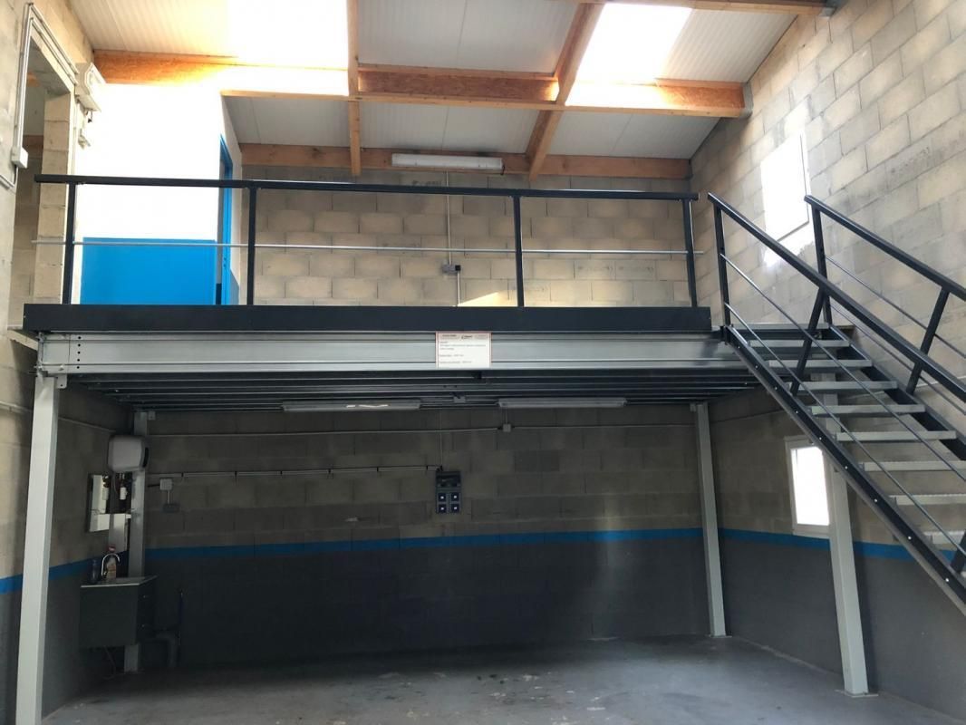 Local d'activités de 122m²