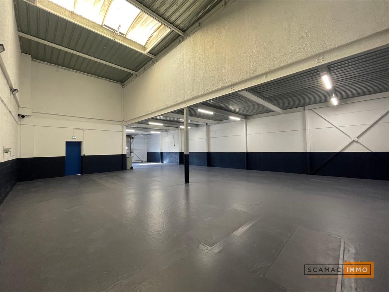 Location Entrepôt 376 m² non divisibles