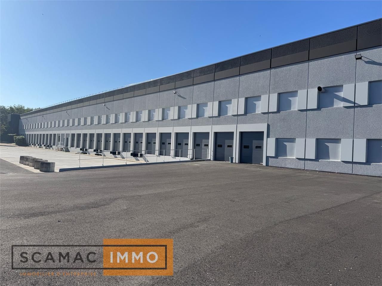 Location Entrepôt 8018 m² non divisibles