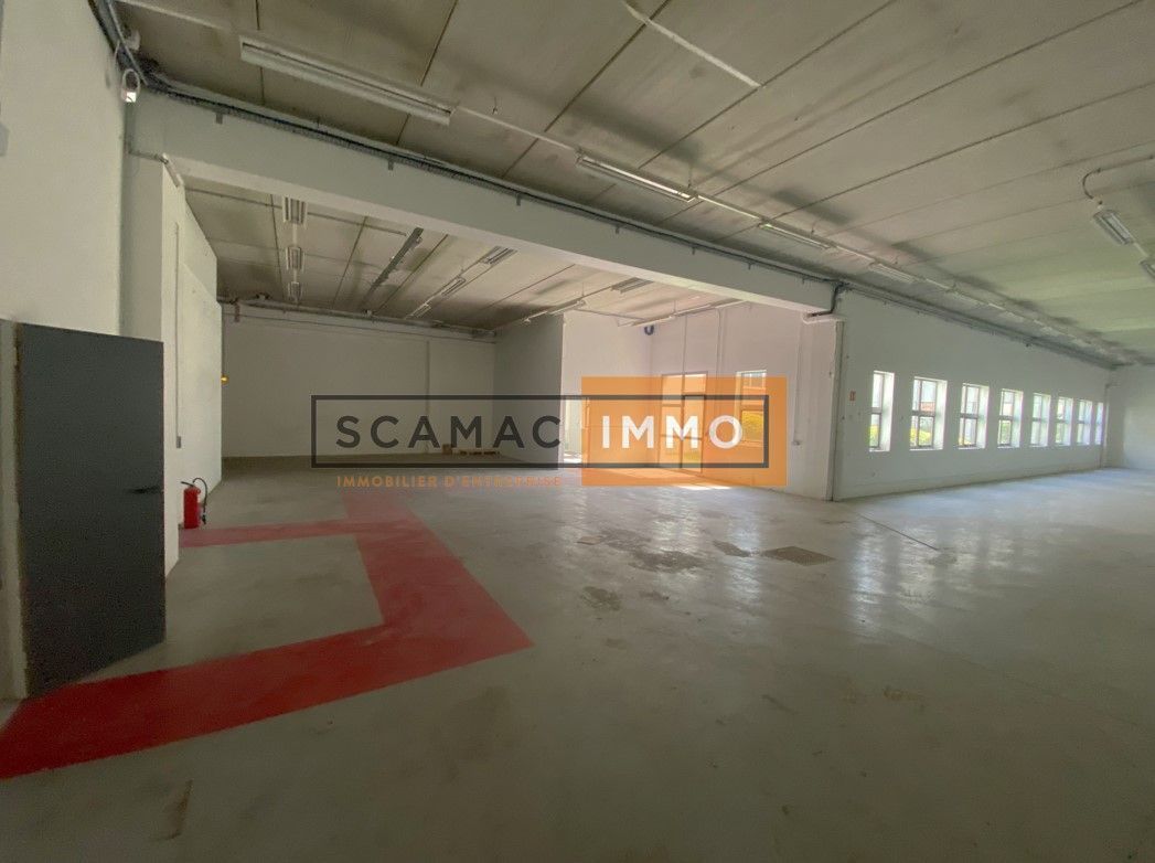 Local d'activités de 2031m²