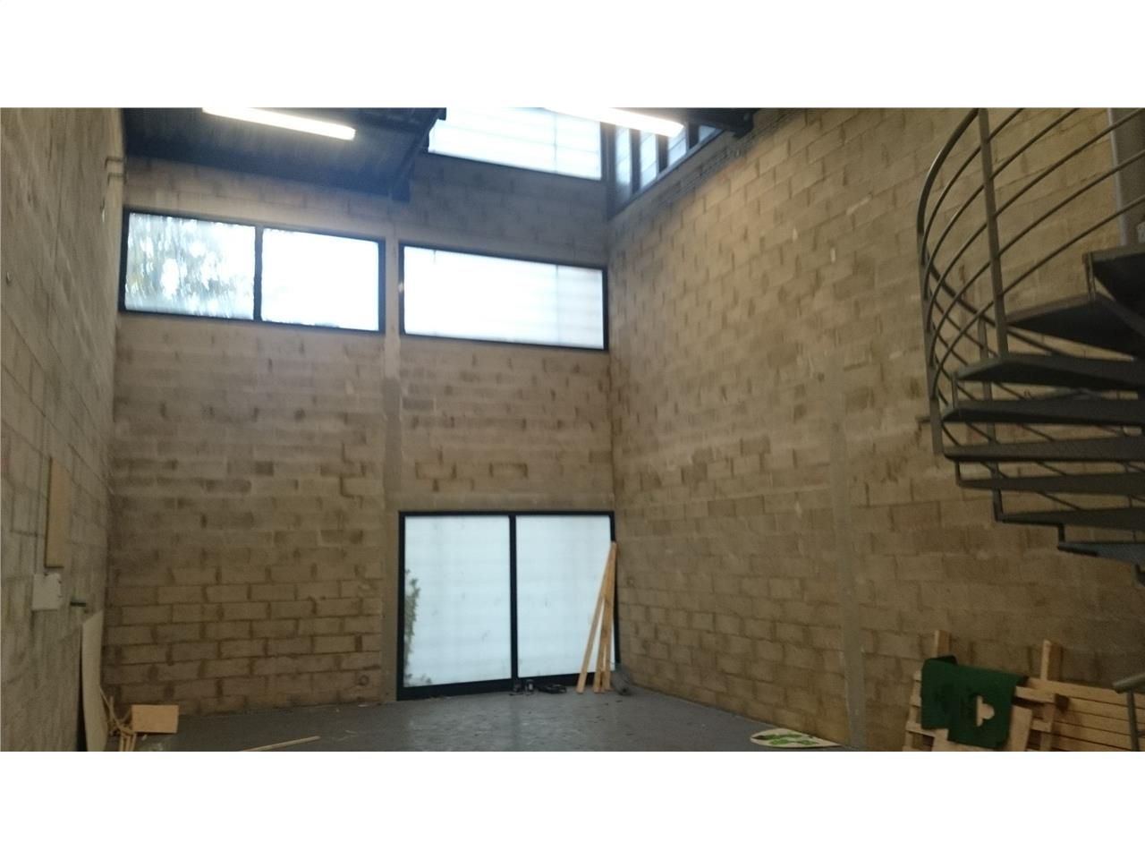 Location Local d'activités 140 m² non divisibles