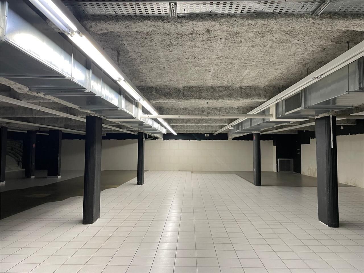 Location Local Commercial 547 m² non divisibles