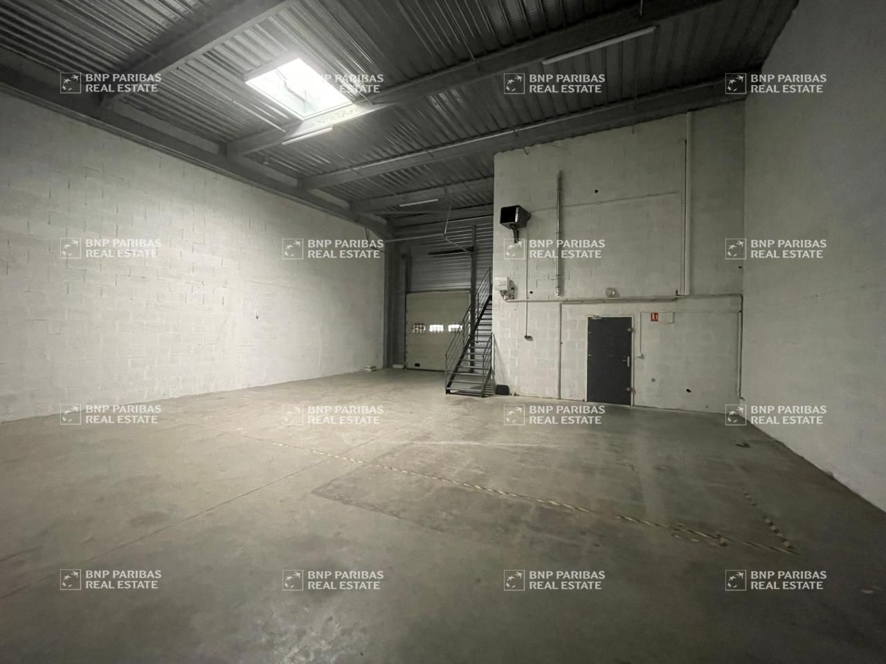 220 m² pour ce activité en location à Decines-charpieu