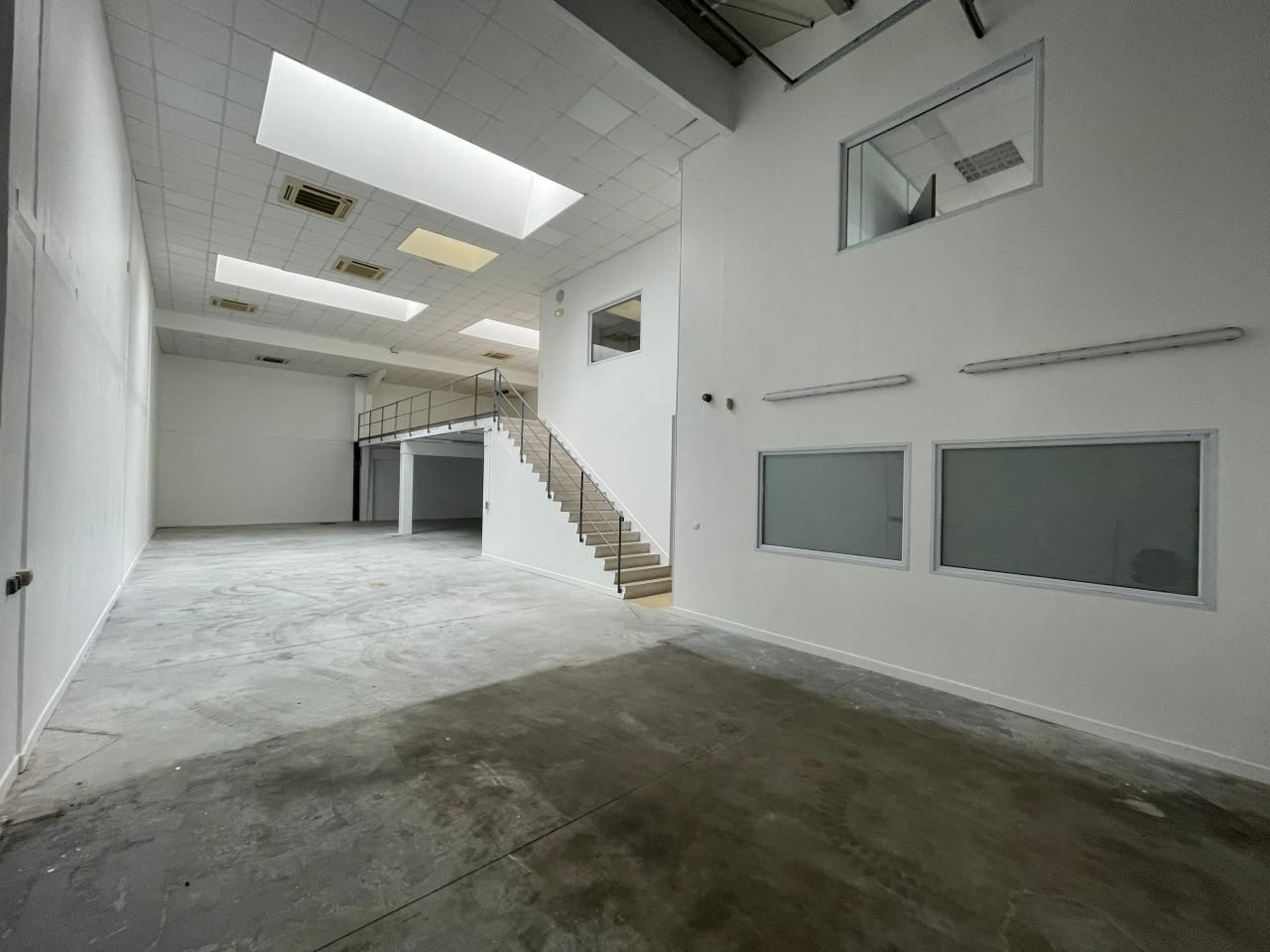 Location PME-PMI 409 m² non divisibles 95300 Ennery