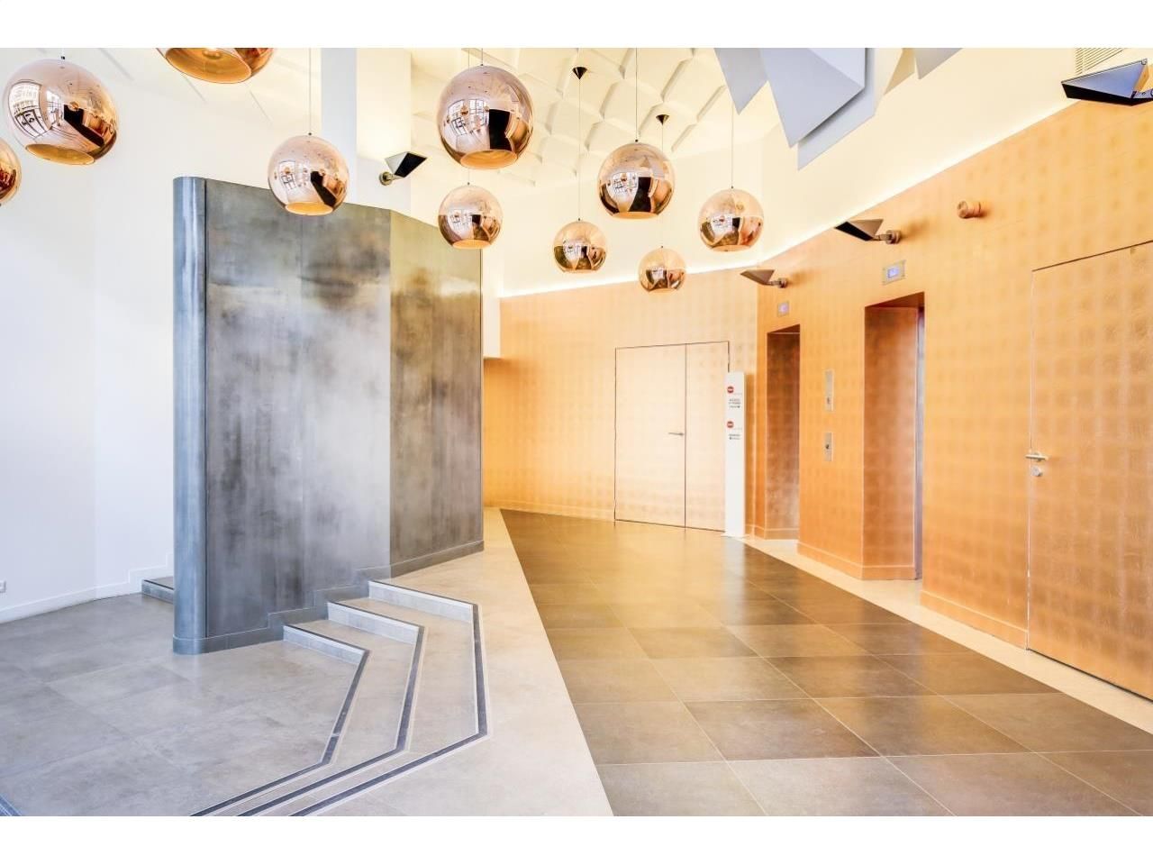 1152 m² pour ce bureaux en location à Montigny le bretonneux