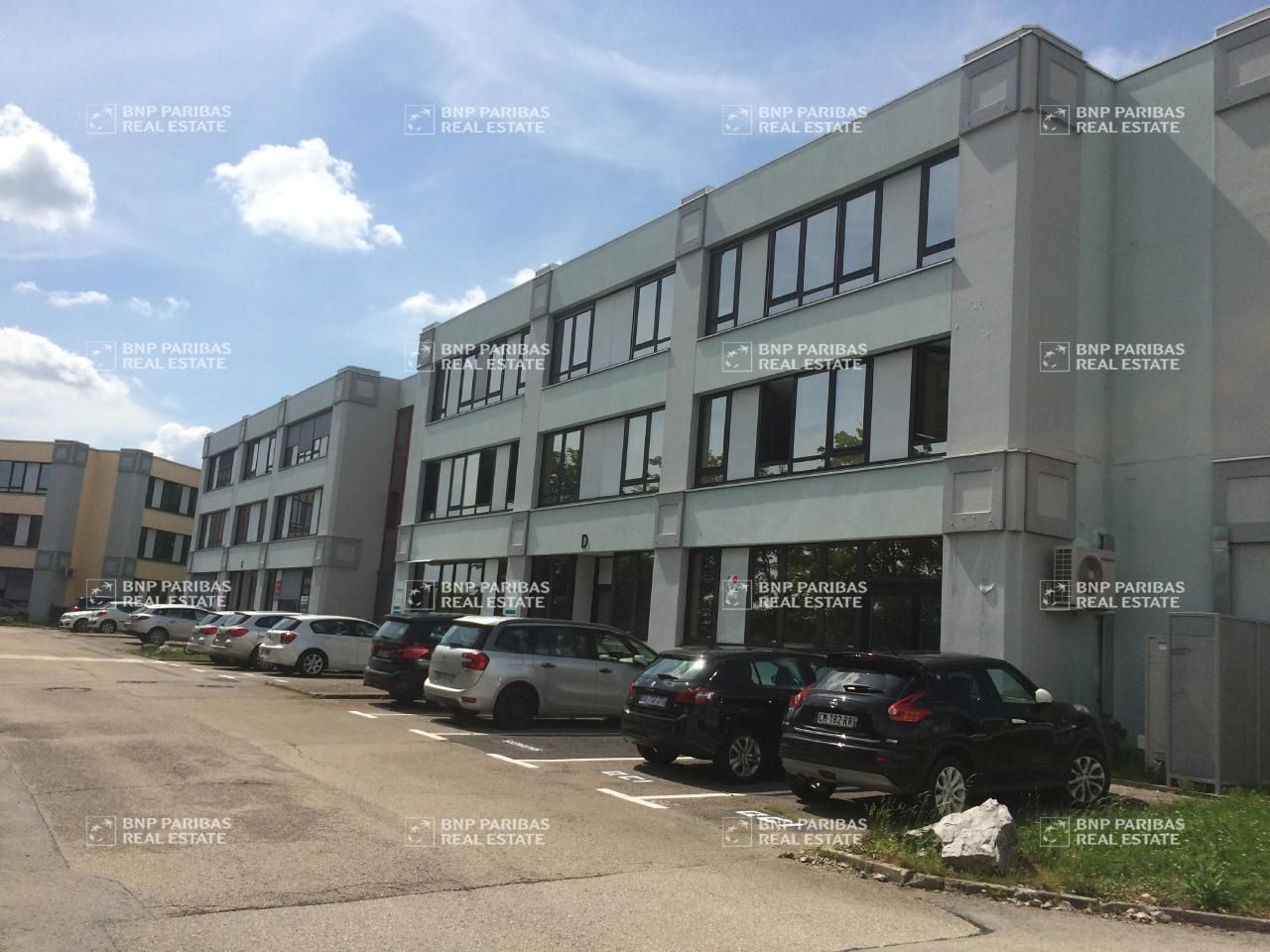 134.5 m² pour ce bureaux en location à École-valentin