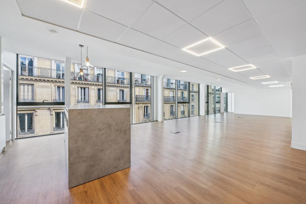 930 m² pour ce bureaux en location à Paris