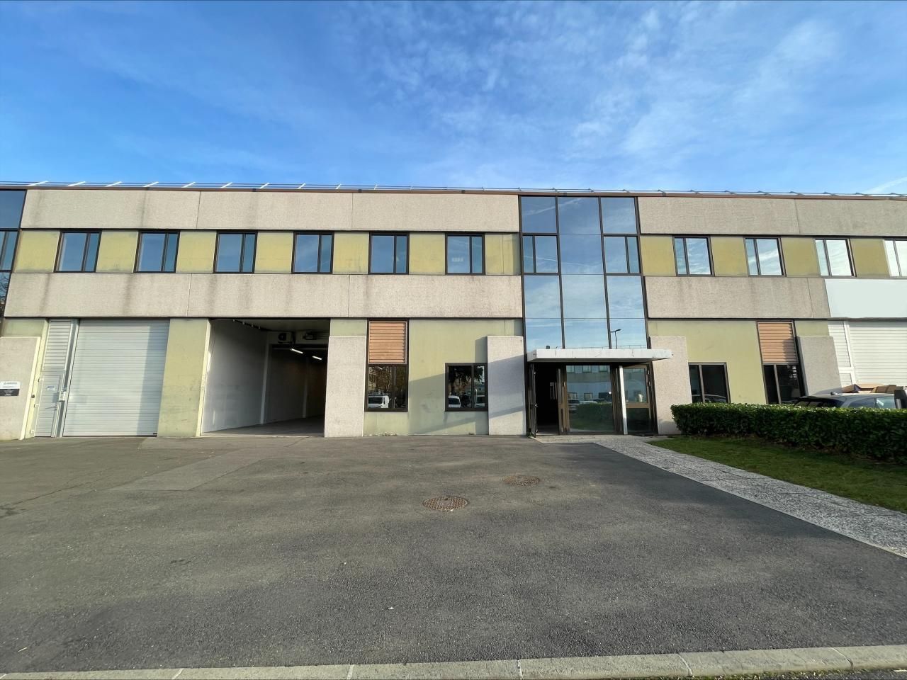 Location PME-PMI 1098 m² divisibles 92000 Nanterre