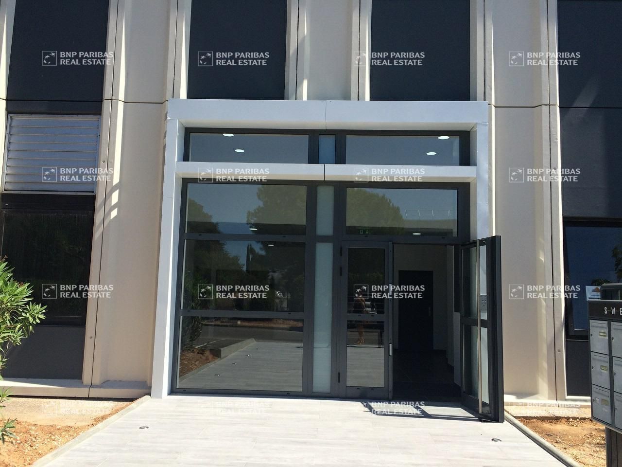 10931 m² pour ce bureaux en location à Vitrolles